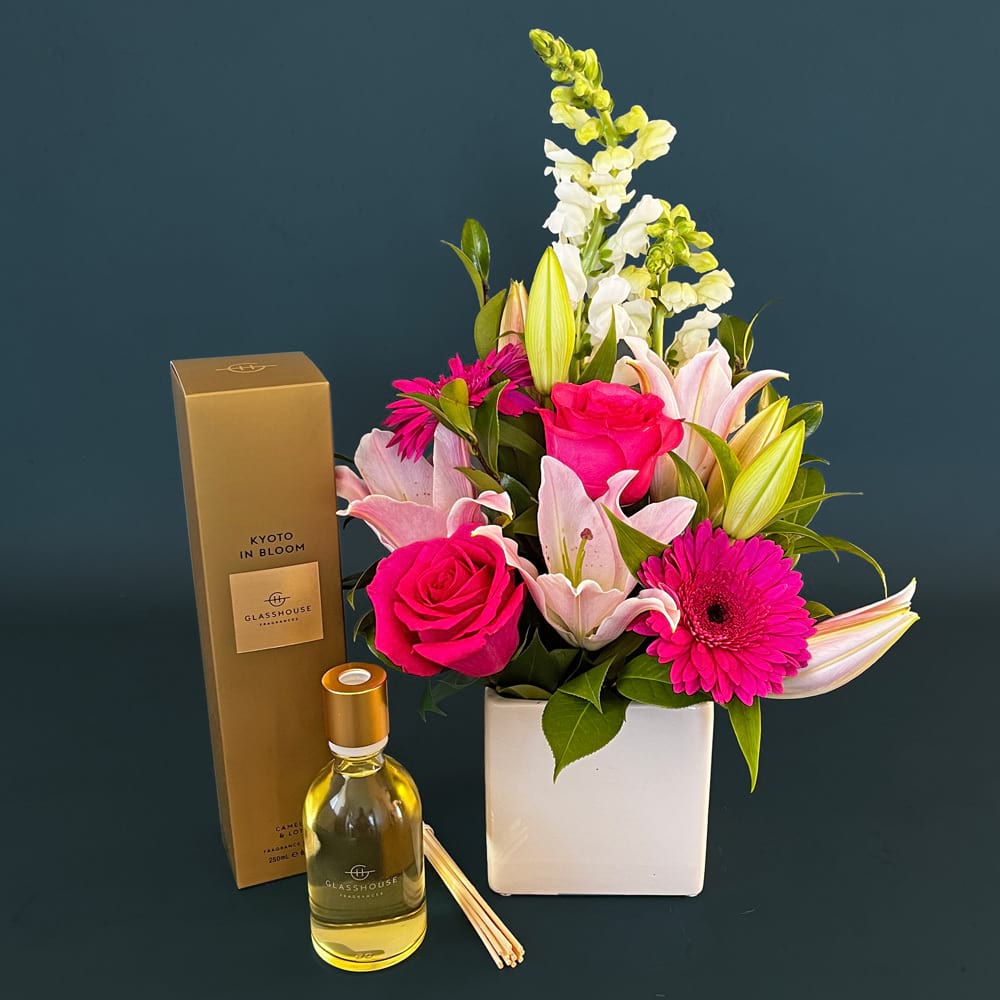 Pink Blush Flower Arrangement With Glasshouse Diffuser